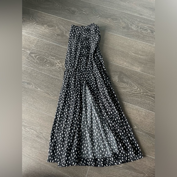 Black and White Skirt - Picture 2 of 3